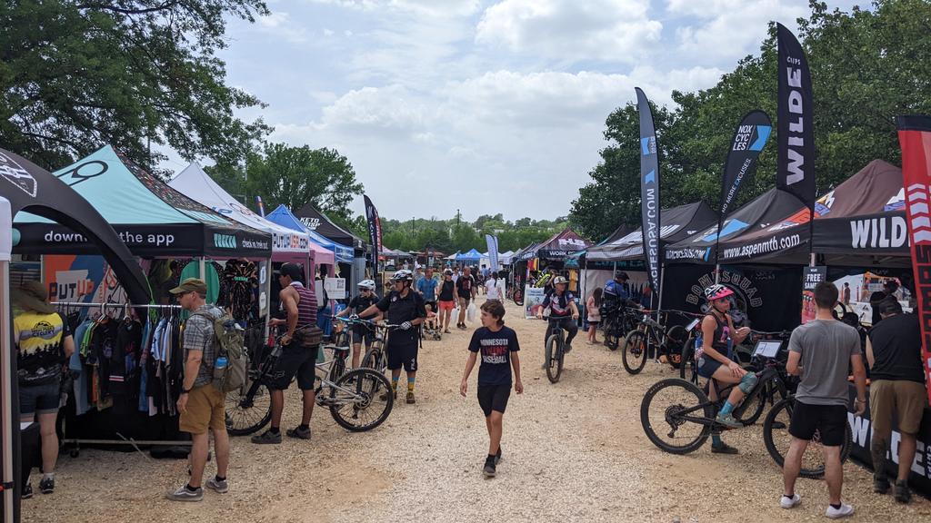 ClarksvilleArk's tweet photo. We're at the #BentonvilleBikefest telling folks about the Broken Sword Triathlon and the 14 miles of new MTB trails in Clarksville, AR!
A lot of friendly folks are interested in our progress as a city! #ARTourism #Arkansas #ClarksvilleAR https://t.co/d3wibIfaJ5