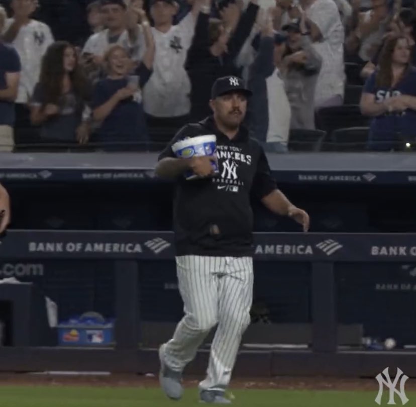 PlayoffTanaka_'s tweet photo. This shot of Nestor with the gum bucket during the walkoff last night is killing me💀 https://t.co/TCBC3wtcLe
