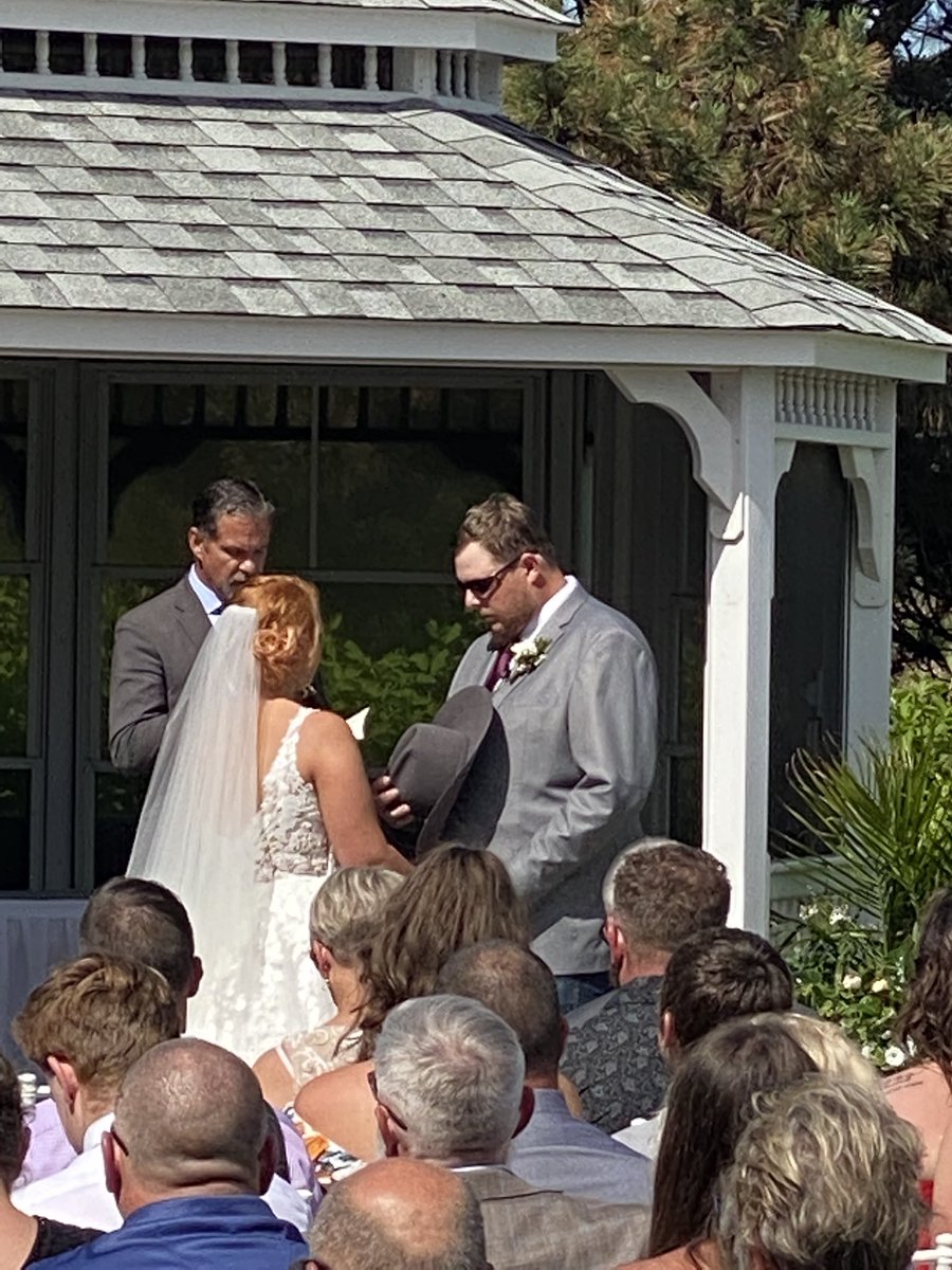 MagicMirrorEvnt's tweet photo. Congratulations Claire &amp; Stu! https://t.co/Zu6j5o8Bef