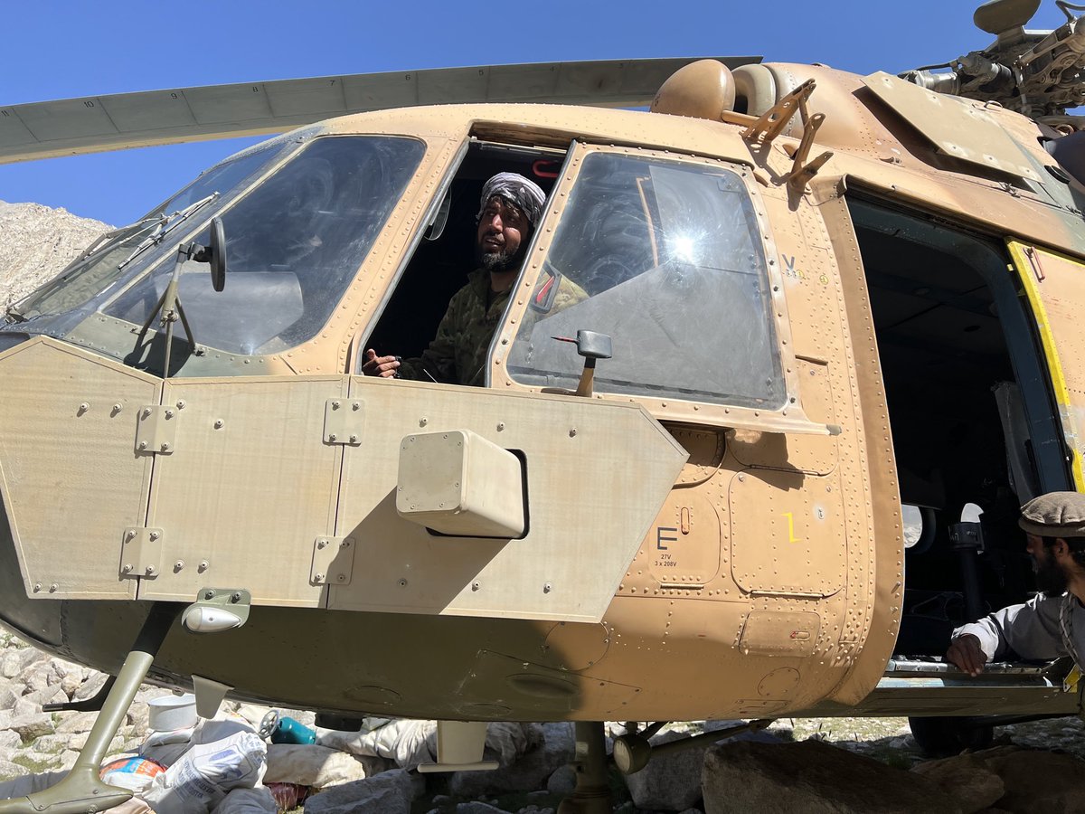 EURTIMES's tweet image. Khalid Amiri, one of the commanders of the National #ResistanceFront, broadcast a picture of the helicopter that fell into the hands of the forces of this front yesterday, spoke about the equal treatment of the prisoners who were on board the helicopter. #AhmadMassoud #NRFForces