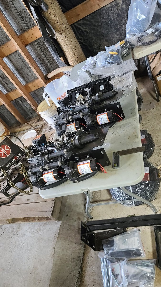 gpsontario's tweet photo. Coming along very nicely ! #supersidedress, pumps and brackets ready for mounting. @Trimble_Ag Greenseeker and #Weedseeker2 ready now. And #maggrow https://t.co/lcqB1YdTPq