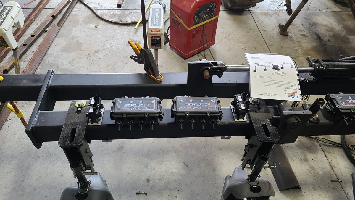 gpsontario's tweet photo. Coming along very nicely ! #supersidedress, pumps and brackets ready for mounting. @Trimble_Ag Greenseeker and #Weedseeker2 ready now. And #maggrow https://t.co/lcqB1YdTPq