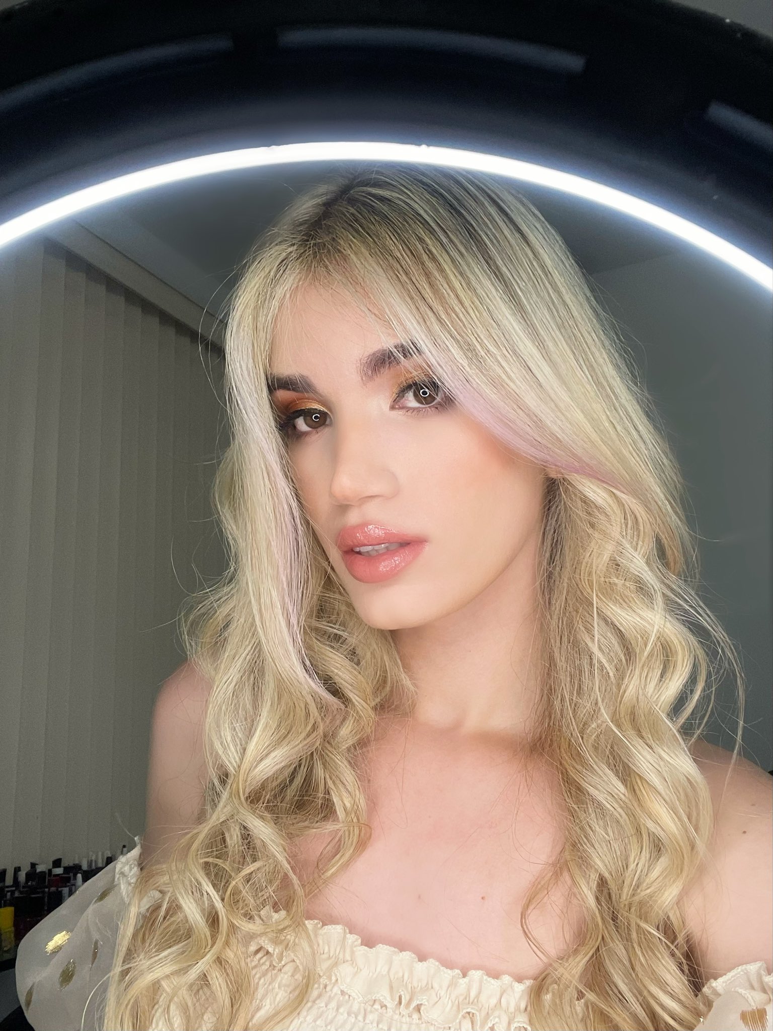 Valentina | Top 1.2% OF on Twitter: "hi babes! am i beautiful trans? 🏳️