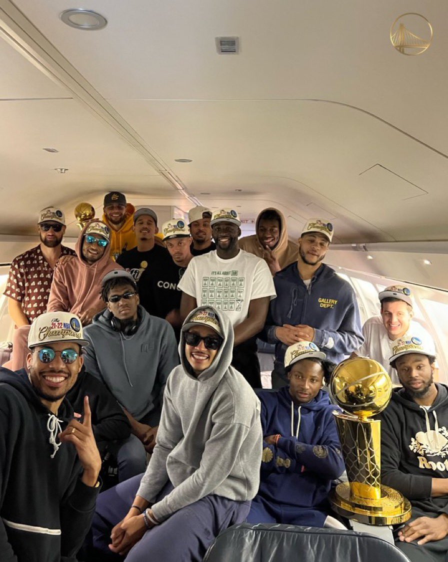 BleacherReport's tweet image. Dubs in 6 🙌

(via @warriors)