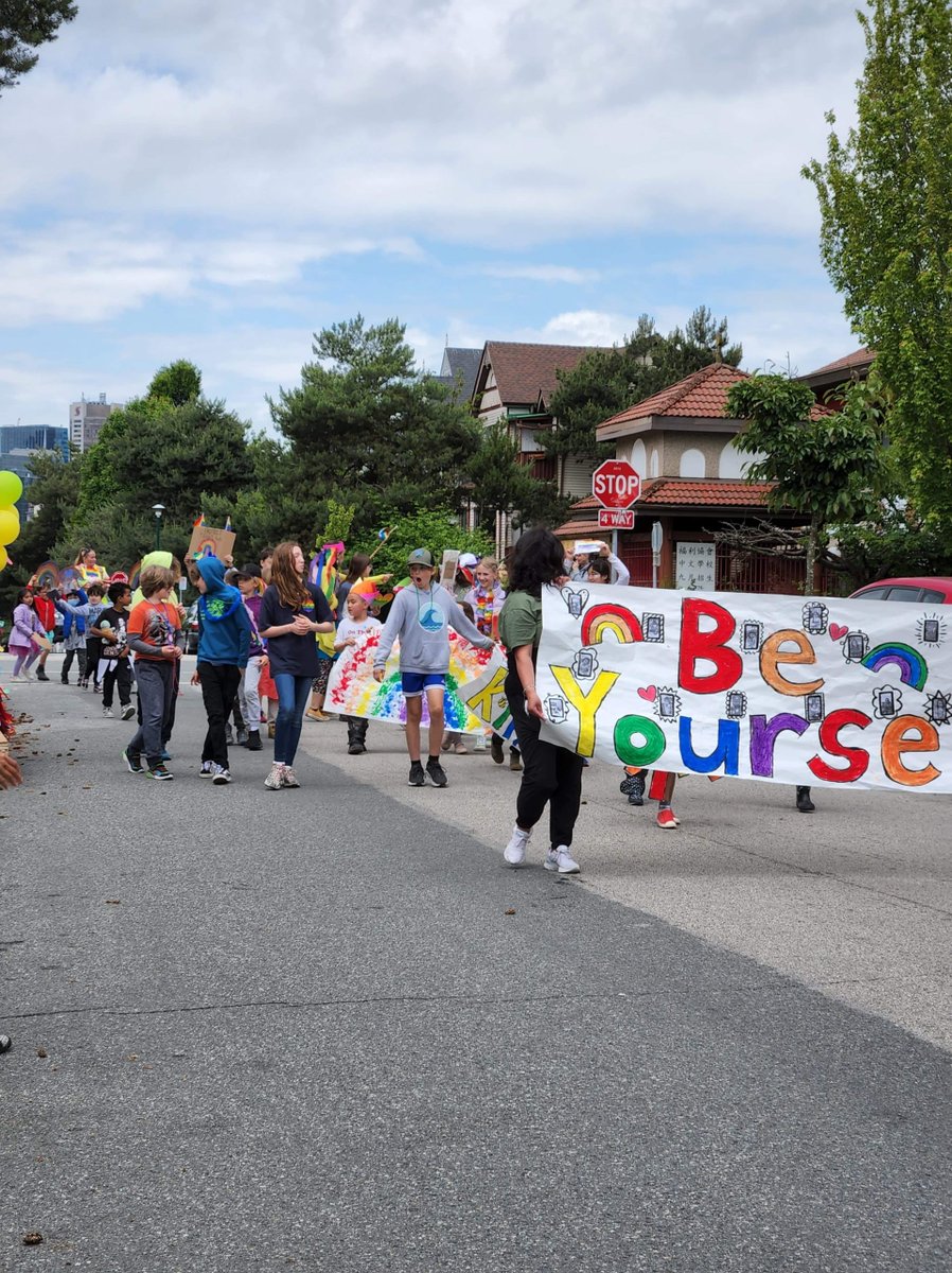CityNewsVAN's tweet photo. Love was the theme in an East Vancouver neighbourhood, where dozens of students from Strathcona Elementary took to the streets in their very own Pride Parade. https://t.co/hWv578TtTa https://t.co/7pljhCx90p