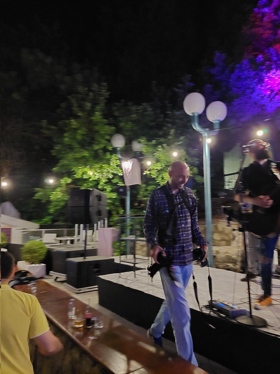 hizhajest's tweet photo. Dezurni fotograf #svadbe #sahrane #proslave @IgorMilic7 https://t.co/dHoOZQ8CRz