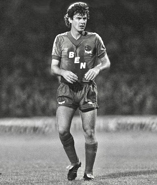 Football Back Then ⚽️🏐⚽️ tweet media