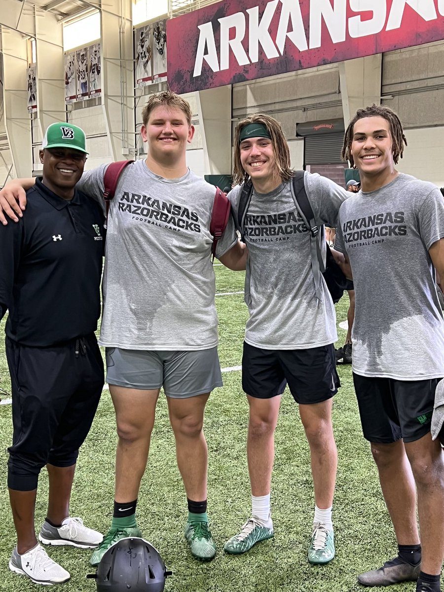 Had a great camp today <a href="/RazorbackFB/">Arkansas Razorback Football</a>!! Loved the work and learning from the staff! Videos coming soon! <a href="/CoachGuiton/">Kenny G.</a> <a href="/CoachSamPittman/">Coach Sam Pittman</a> <a href="/kendalbriles/">Kendal Briles</a> <a href="/EarlGill10/">Earl Gill</a> <a href="/moehenry1/">🟢🏈Moe Henry🏄🏿‍♂️🕳🟢</a> <a href="/BrycePerkins/">Bryce Perkins</a>