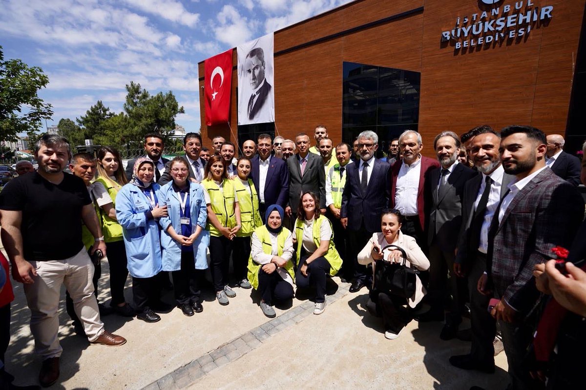 Ataşehir Bahçe Marketimizin açılışını büyük bir coşku içerisinde gerçekleştirdik.
İlk kazmadan, kurdelanın kesildiği ana kadar emeği geçen tüm iş arkadaşlarıma teşekkür ediyorum. <a href="/bahcemarket/">Bahçe Market</a> <a href="/agacvepeyzajas/">Ağaç ve Peyzaj AŞ</a>