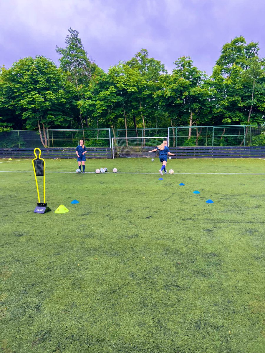 elite_ftbl's tweet photo. Great to see @muriewhites pair Emma and Louise in action in their latest #ftblelite session.
Top showing from the girls ππ»π΅π΄
@MUCFC_Ladies https://t.co/tqyjLE4YUd