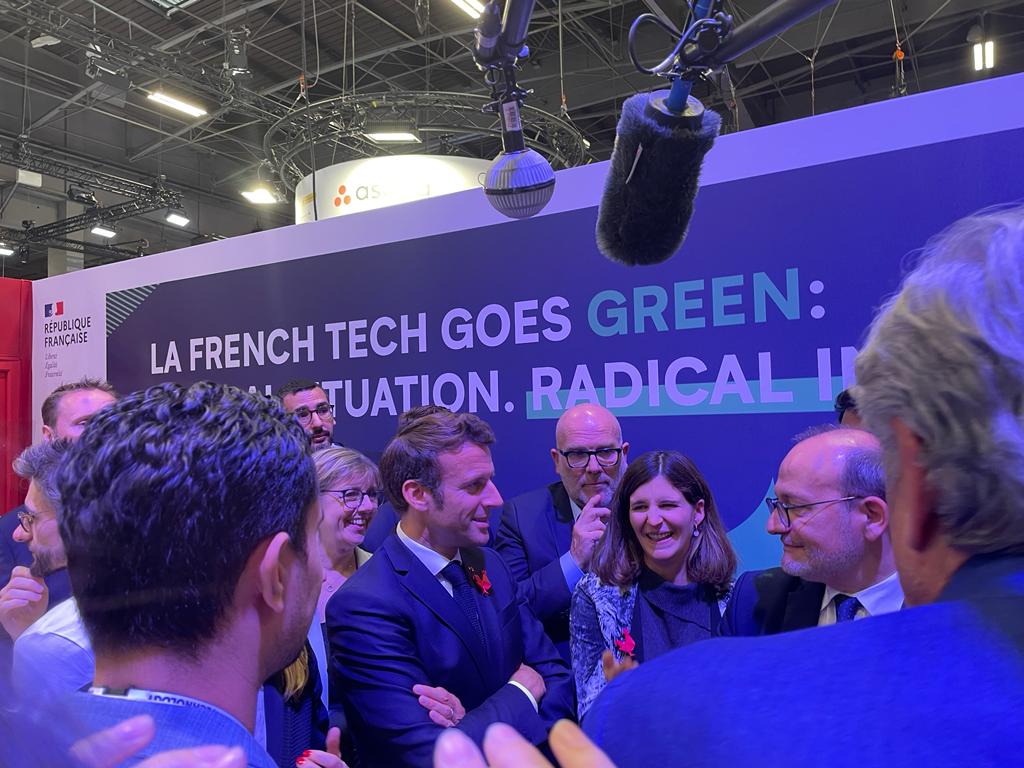 #VivaTech | <a href="/EmmanuelMacron/">Emmanuel Macron</a> a été accueilli sur notre stand aujourd'hui par <a href="/ClaraChappaz/">Clara Chappaz</a> pour rencontrer et échanger avec <a href="/algamafoods/">ALGAMA Ⓥ</a> et <a href="/MaterrUp/">Materrup</a> 🌱 ! 

Une belle mise en avant de la réussite des start-up françaises (futures) championnes de la #GreenTech. #Green20