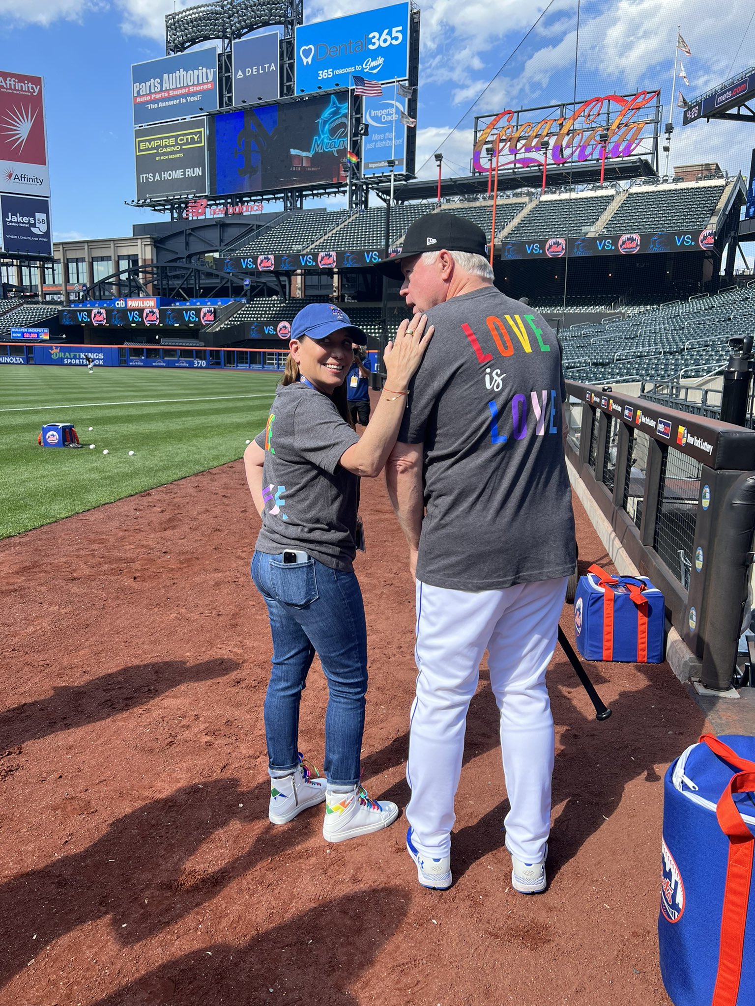 Get your Buck Showalter neon shirt - Amazin' Avenue