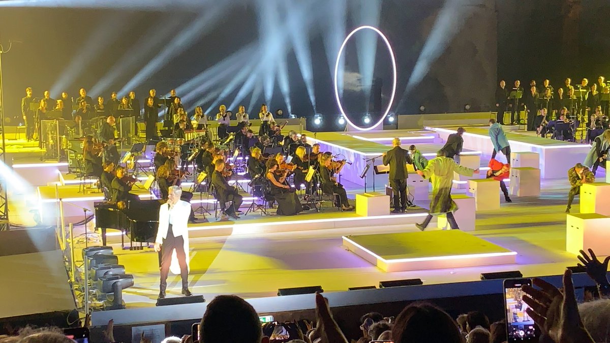 Più di 120 tra musicisti, coristi e performer sul palco di Caracalla con <a href="/ClaudioBaglioni/">Claudio Baglioni</a>. 12 indimenticabili serate per l'<a href="/Orch_It_Cinema/">Orchestra Italiana Del Cinema</a> !!!