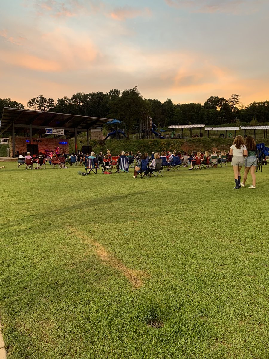 VHParks_Rec's tweet photo. The weather is gorgeous! Bring a blanket or a chair and join us at Wald Park for Walker Burroughs! HAPPENING NOW! https://t.co/r18AJG04MF