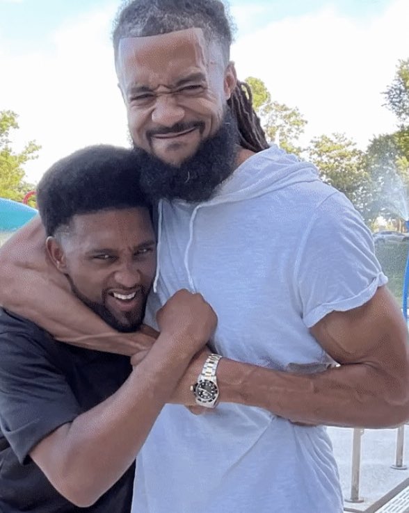 AaronMMaybin's tweet photo. Pull up on me this weekend at @Baltimore_AFRAM and get you some #aaronmaybinart or books for the crib, or I’ll put u in the same headlock I used on @MayorBMScott today. #meetmeatafram https://t.co/5BLa567A0x