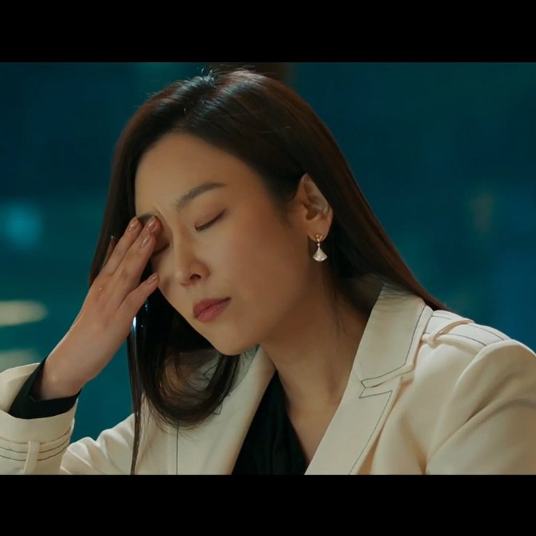 randomzzzq's tweet photo. "When people gossiped about me and criticized me, I ignored everyone and tried my best not to show my weak side. Whatever happened, I pretended to be okay and unaffected. I never showed any tears. And I pretended to be okay."

#SeoHyunJin #WhyHer #WhyHerEp5 #WhyOhSooJae https://t.co/jIszEY5Wq7