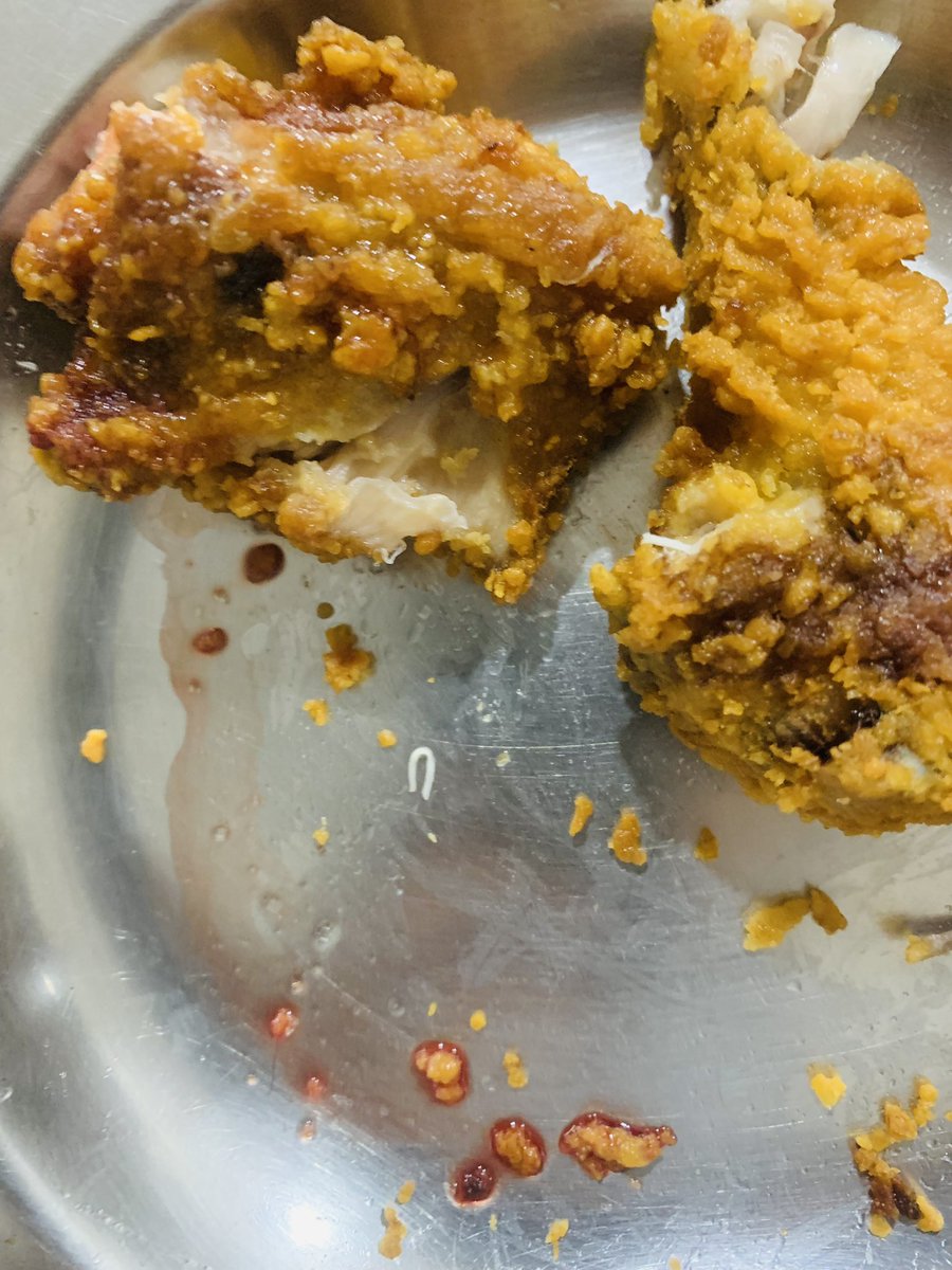 khannasair2200's tweet photo. @amazonIN I really want to understand. Is this made for humans or I picked something which was for animals? Ordered #Meatzza’s KFC bucket from @AmazonFresh and after frying the chicken, we found the blood coming out from it. My old parents have fallen sick after consuming this. https://t.co/JPrm8Fs1OY