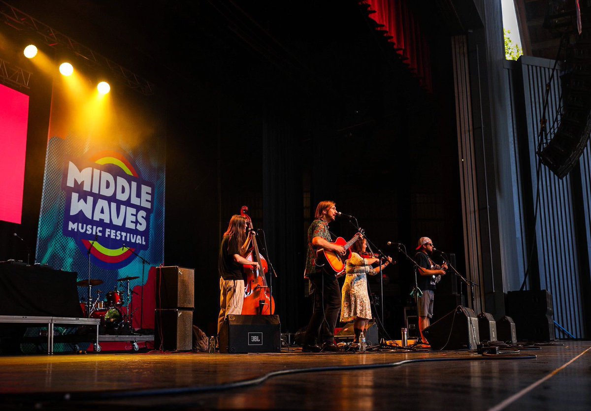 middlewaves tweet media