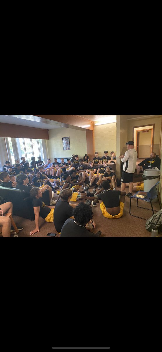 PCoachMetzger's tweet photo. FAMILY FRIDAY our PACK members completely sold out for our community. All In https://t.co/ZKiCFWIYDt