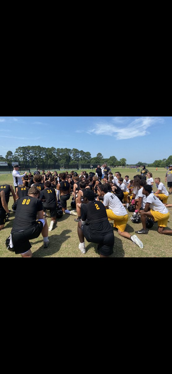 PCoachMetzger's tweet photo. FAMILY FRIDAY our PACK members completely sold out for our community. All In https://t.co/ZKiCFWIYDt