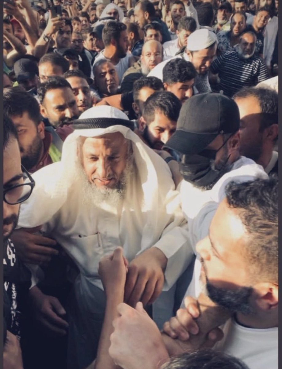 #عثمان_الخميس 

اسأل الله ان يحفظك وينفع بعلمك ويبارك خطواتك الدعوية