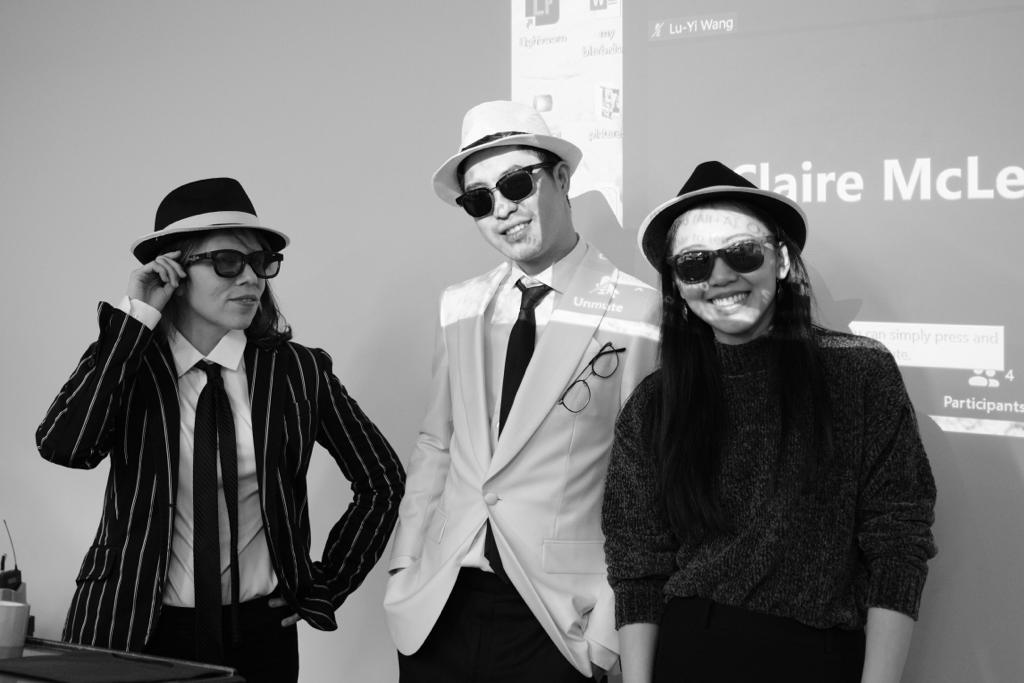 laubibianapina's tweet photo. And so it happened...
Look at the L's Gang on their glad rags
#Phd Completion seminar DONE
After-party was the bee's knees!
#phdlife
#mamaestoytriunfando
#PhDpals
#StuartFoxLabLove
#MedinaLab https://t.co/FgHlY9NFDT