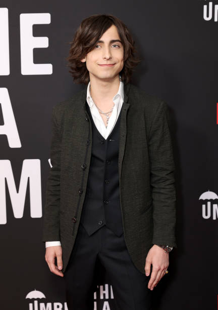 aidansafeplace's tweet photo. AIDAN AT THE PREMIERE OF THE UMBRELLA ACADEMY 3!!💘💗💗 https://t.co/4YQ1rgnWcT