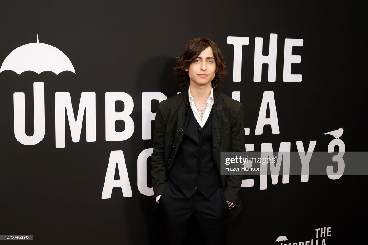 aidansafeplace's tweet photo. AIDAN AT THE PREMIERE OF THE UMBRELLA ACADEMY 3!!💘💗💗 https://t.co/4YQ1rgnWcT