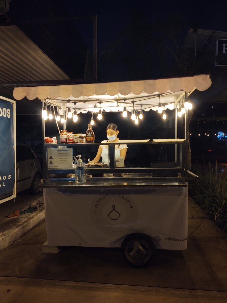 IsraCV's tweet image. Gente de Twitter, quiero pedir su #ayuda. Mi novia hace unos postres deliciosos llamados besitos. Recién nos quedamos sin empleo y se animó a poner su carrito y venderlos aquí en #Merida. ¿Me ayudan con un RT para que más personas los conozcan? 
maps.app.goo.gl/HKuhUgSqPwfY8i…