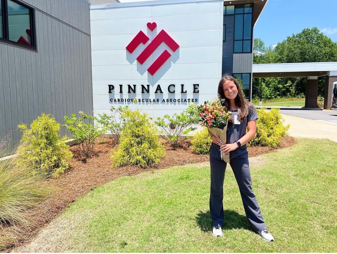 dsnell31's tweet photo. BEYOND proud of Callie! @calliesnell_ @carolinesnell2 @emsimp4 Last day of work. Gap year completed! Official Auburn student! https://t.co/8KD9BZfAxq