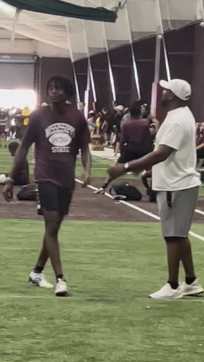 ii_felder's tweet photo. Enjoyed my day at camp. #GodFamilyFootball https://t.co/MeRfncEzaL