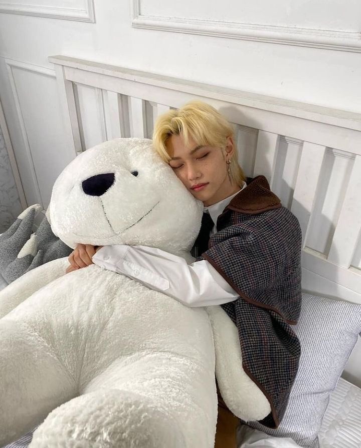 i dont want to get up from my bed muna 😫