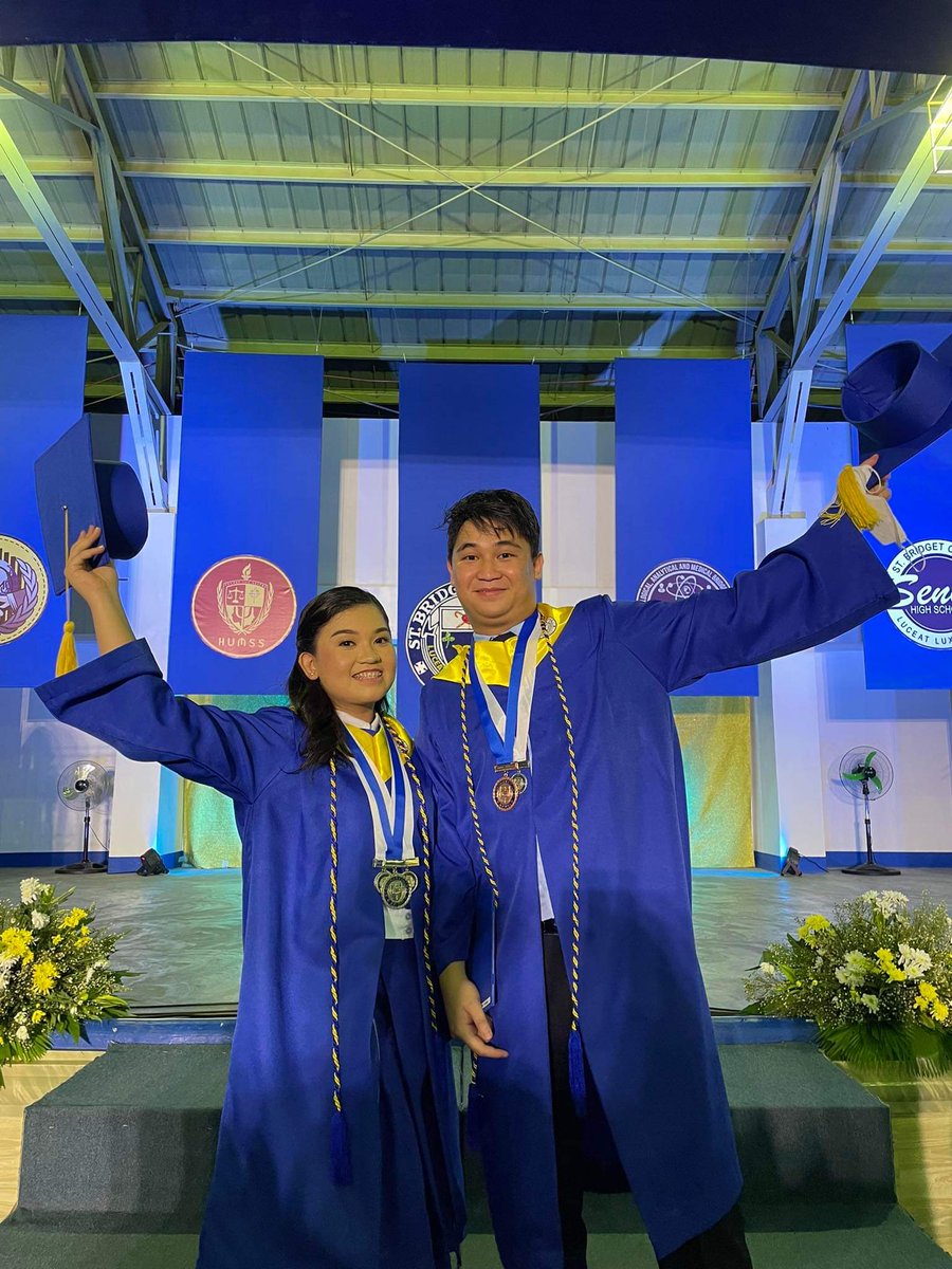 perezcacai's tweet photo. ... to senior high school ! 🎓🤍 https://t.co/uSI98xy0Vm