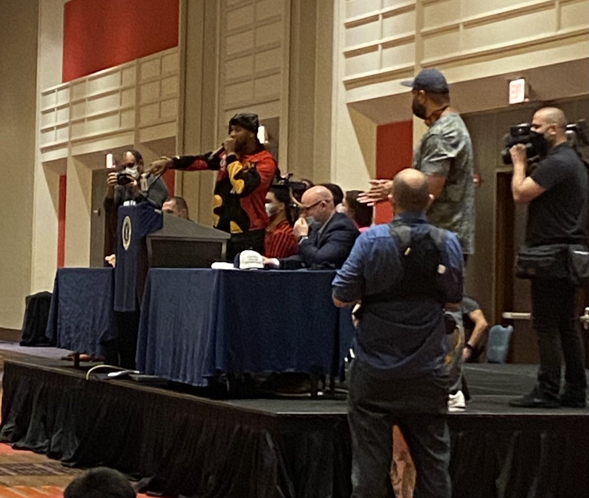 tayaguilera94's tweet image. “It’s a hot labor summer” -@Shut_downAmazon #LaborNotes