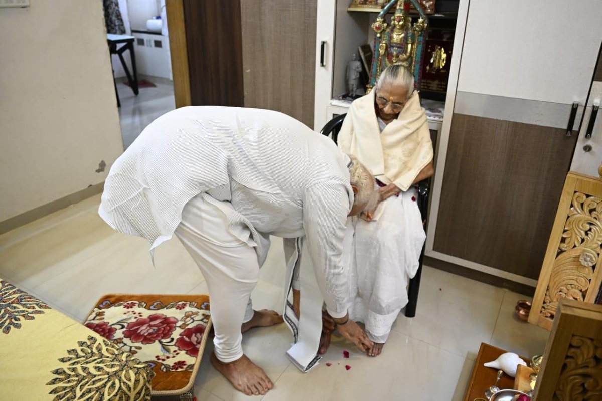 ANI's tweet photo. Gujarat | Prime Minister Narendra Modi met his mother Heeraben Modi at her residence in Gandhinagar on her birthday today.

Heeraben Modi is entering the 100th year of her life today. https://t.co/CEVF9aAocv