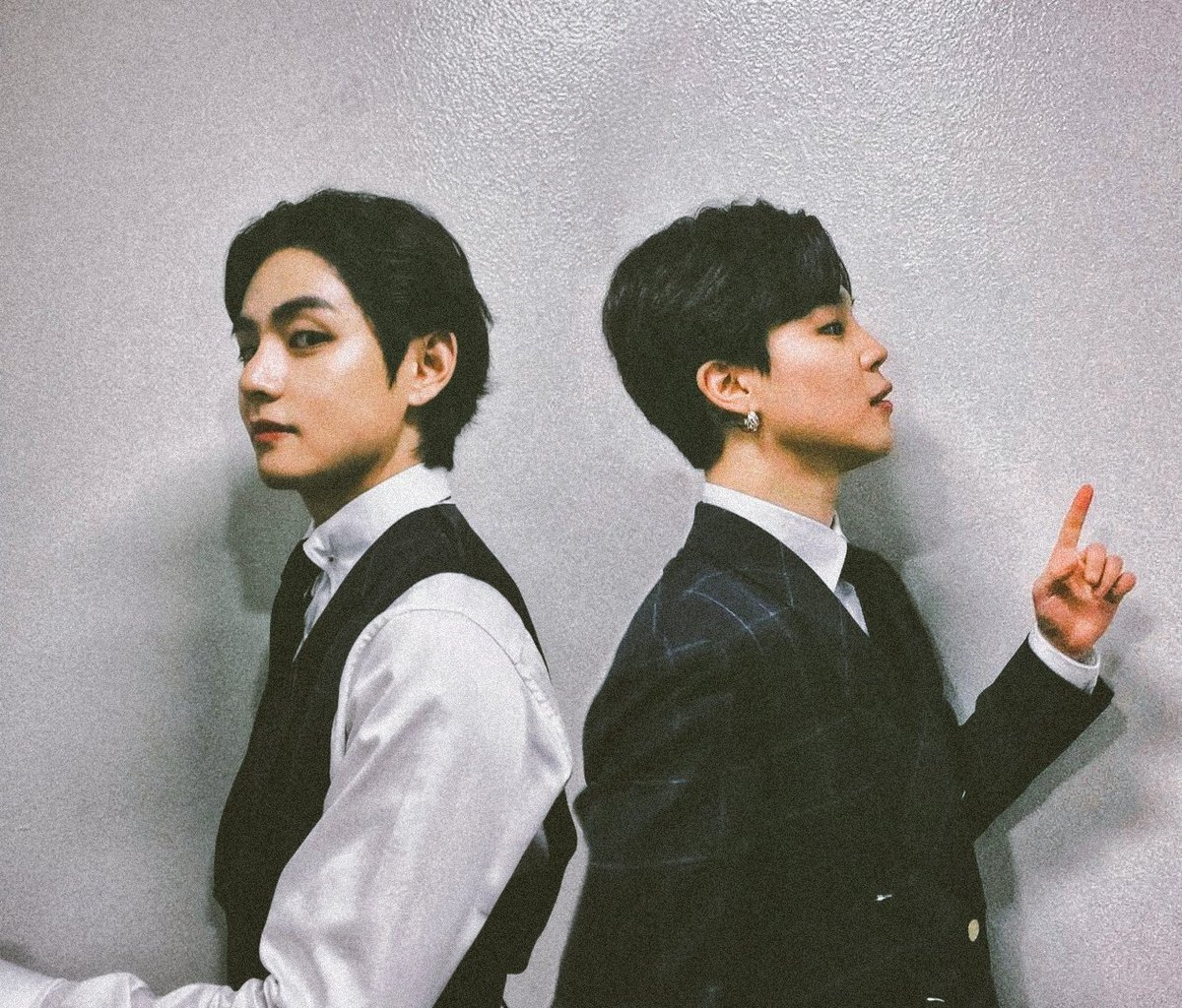 jeonjoonies's tweet photo. Happy vmin day. #real #no_edit #vminreal https://t.co/dhjfI3lX7w