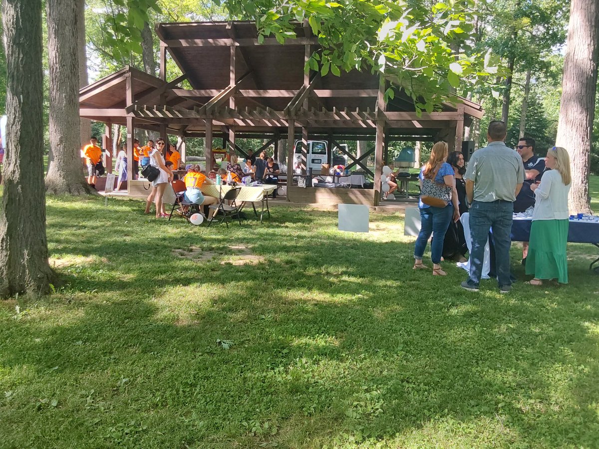 SOARCS_'s tweet image. The @stleonardscs team is at Mohawk Park where our friends at the @_BRREA are hosting their members and family BBQ for us! There’s food, face painting, games, and a dunk tank! Thanks Brantford Regional Real Estate Association.