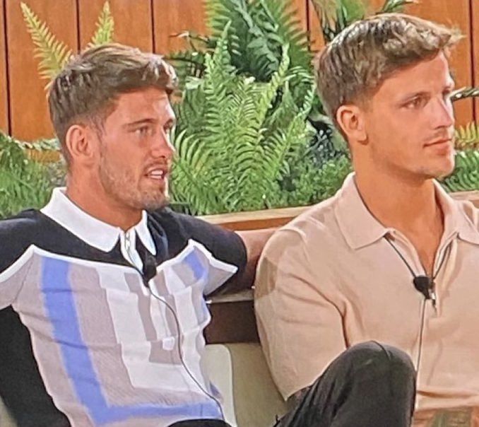 lebratoring's tweet photo. The lady whistledowns of #loveisland https://t.co/OZmRQ2MbzI