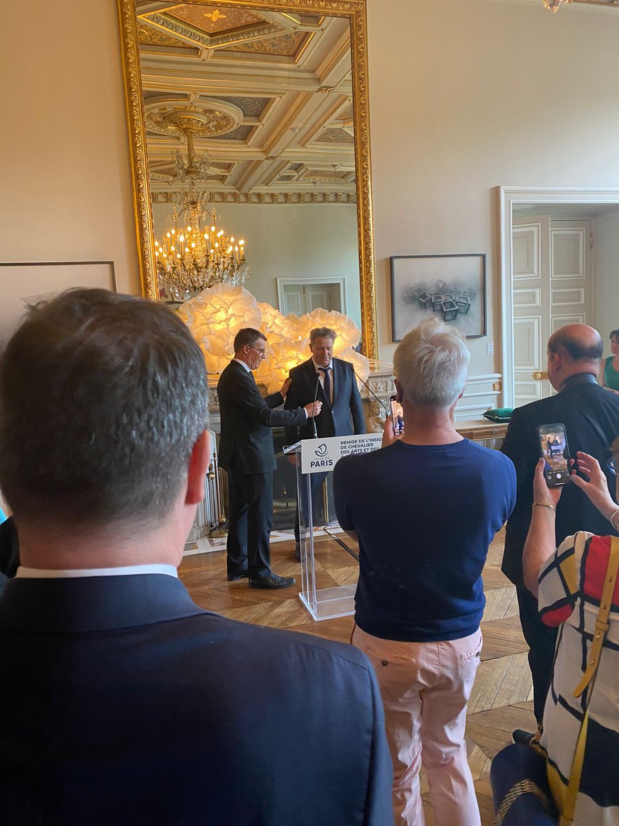#HotelDeVille Remise des Arts et Lettres au talentueux Christian Lebon, "fils musical" de Charles Trenet, qui consacre sa belle vie d'artiste à la promotion de la chanson française et francophone. Avec son association, il contribue activement à la découverte de nouveaux talents.