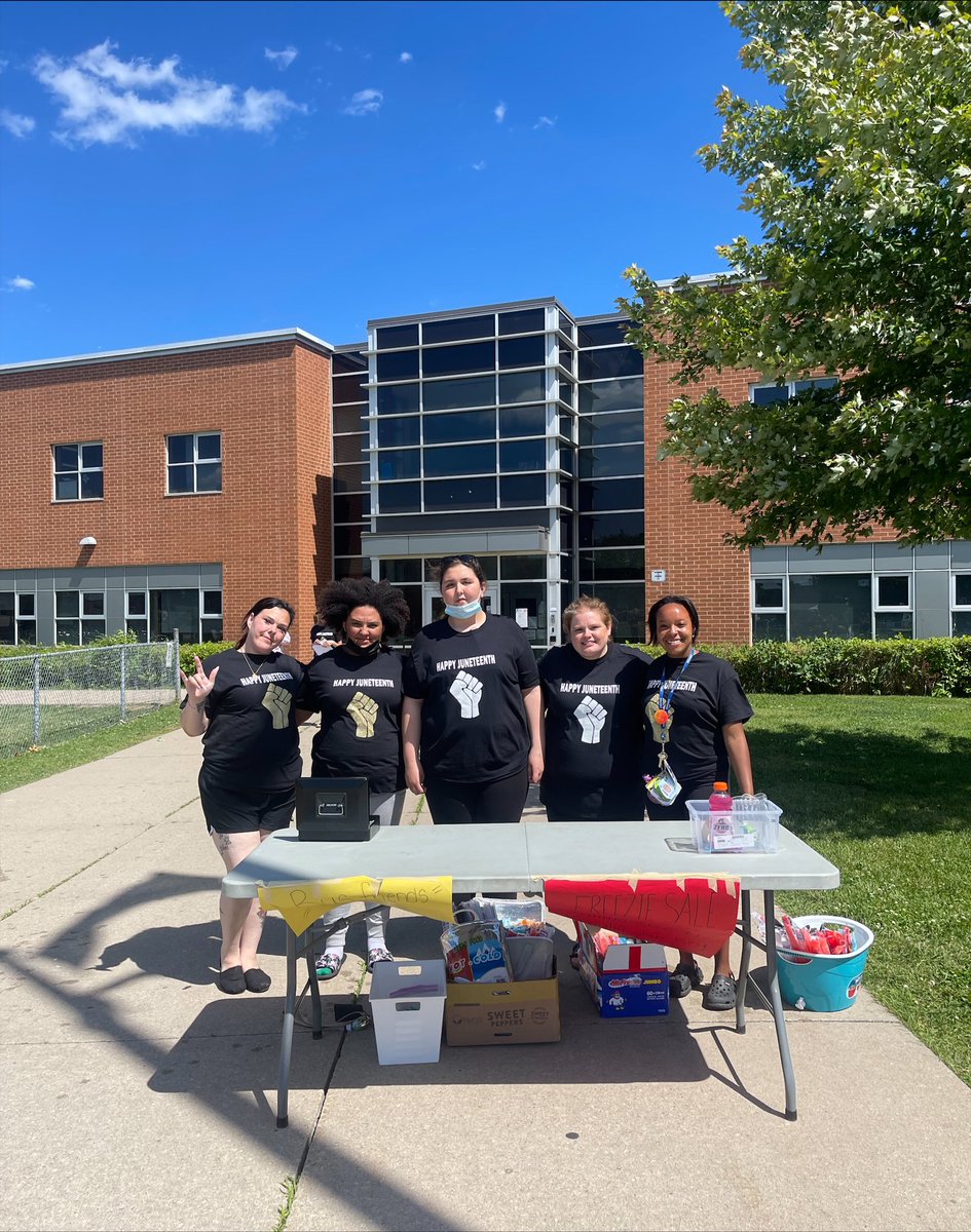 Hillcrest_HWDSB's tweet photo. Hillcrest is celebrating Juneteenth today. Thanks to Nylanna, Kylie, and Commarion for making this happen! #Juneteenth #BLM #studentempowerment https://t.co/zANpL2IcvM