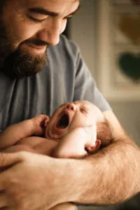 This #MensHealthWeek check in with the #dads around you. Ask if they are ok. 1 in 10 dads experiences #PND &amp; #anxiety. Dads are vital to the health &amp; wellbeing of babies, families &amp; communities. Tweddle's Dads Information Centre offers resources &amp; support. buff.ly/2Q2lJrm