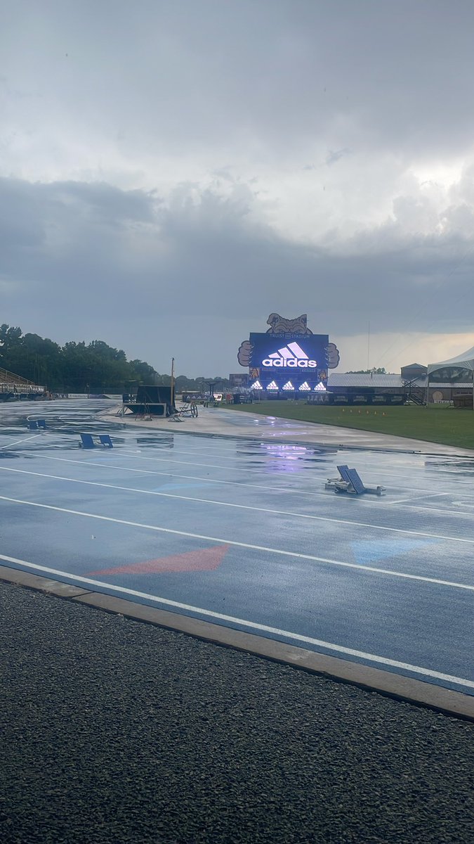 We will update everyone once we are reopening the stadium. Once we reopen the stadium, athletes will have 30 minutes before the first gun. @milesplit