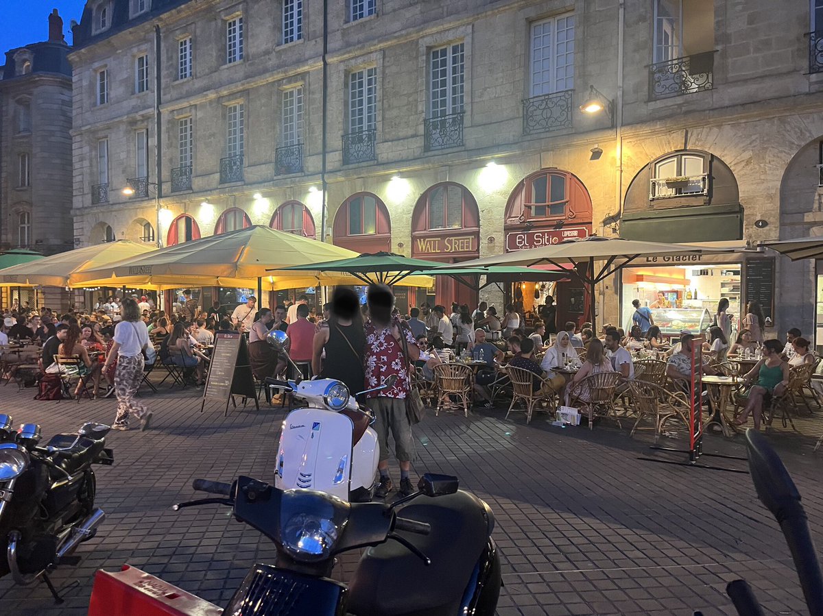 jHansRas's tweet photo. Normal people live like this. It doesn’t have to be a fairy tale or reserved for special people. It could be everywhere, in every city. https://t.co/K7vH2gZ5Fi
