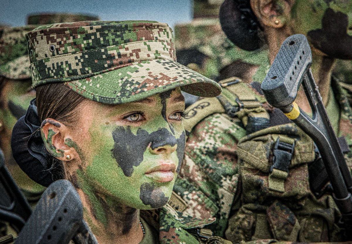 Día a día formamos mujeres que con vocación de servicio sirven a la patria y aportan a la construcción de esta próspera nación.

#MujerMilitar.