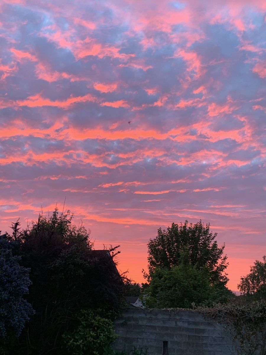 EimearMcCabe's tweet photo. No filter needed tonight. Fingers crossed for a good day tomorrow ☀️ https://t.co/DCKkkV0iJB