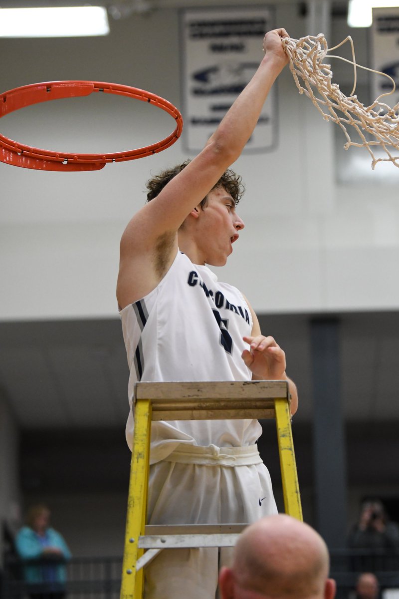 cunebulldogs's tweet photo. "The Road to KC" for the 2021-22 @CUNEmbb featured buzzer beaters, court storms (3!), GPAC championships and memories that will never fade. It's a team worthy of 126 pages of photos, text and stats to capture it all.

THE ROAD TO KC (PDF) ➡️ https://t.co/BFhZkOyRN9 https://t.co/lYHW8jKgNH