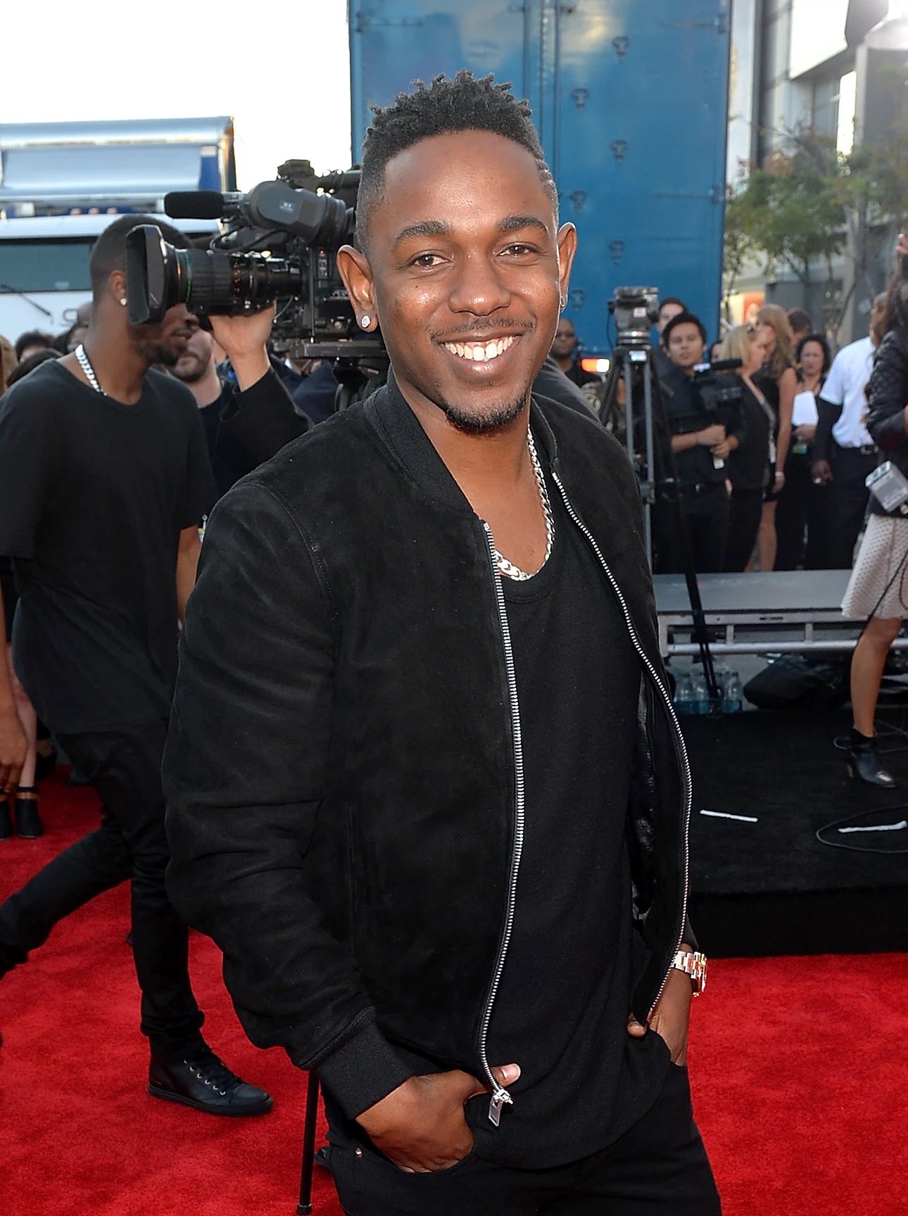 Happy birthday to the greatest rapper of this generation Kendrick Lamar 