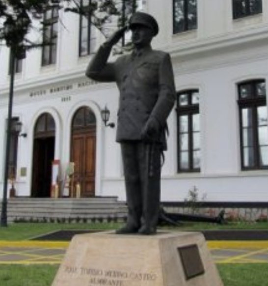 PiensaPrensa's tweet photo. Corte de Apelaciones de Santiago acogió el recurso de protección ordenando retirar la estatua de Merino desde el frontis del Museo  Marítimo de la Armada y de cualquier otro inmueble o espacio público, en el plazo de 5 días. https://t.co/fCh8vBOhHS
