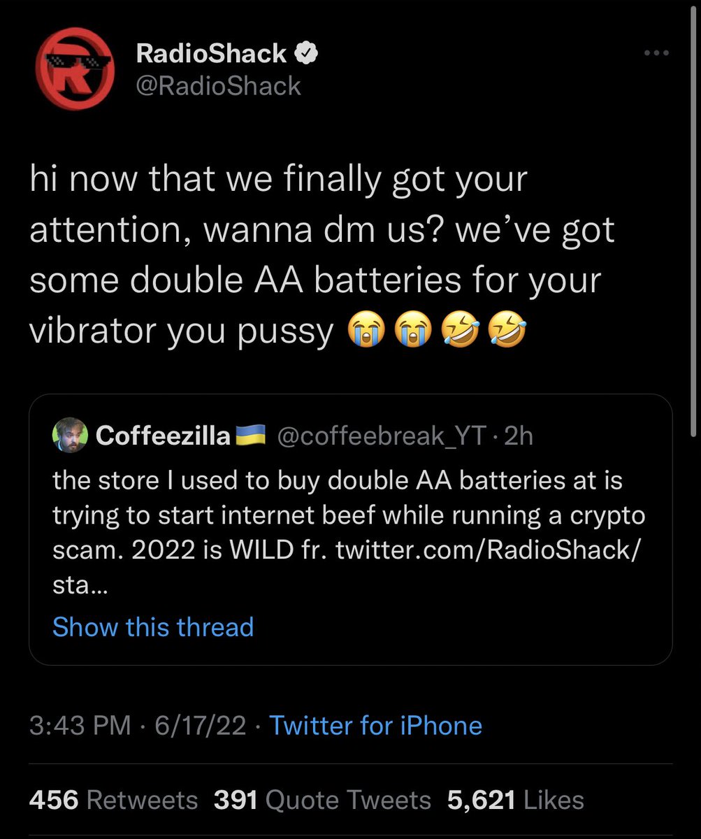 RadioShack goes bankrupt and decides to turn into a savage on twitter. Yes,  this is real 🤣