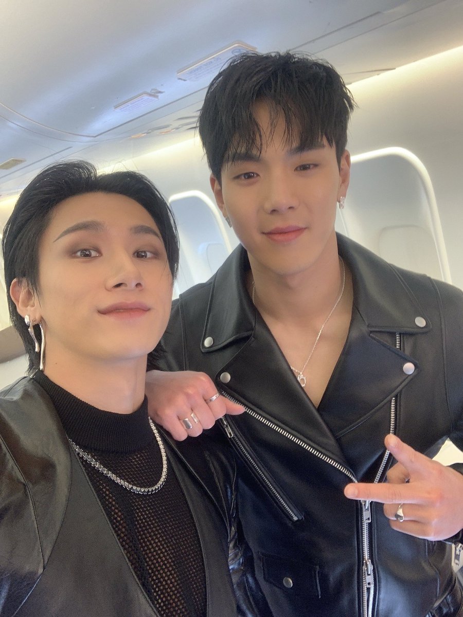 같이 있으면 괜히 말 걸고 싶고 장난치고 싶은 사람
그만큼 내가 많이 아끼고 좋아하는 사람
별게 아니여도 별거를 특별하게 만드는 사람 
오늘 이 세상에서 모든 축하와 사랑 
다 형이 받아라 
아프지말고 늙어서도 지금처럼 살자 
생일 축하해 보고싶다
#IM #우리의여름엔_언제나_셔누가있어